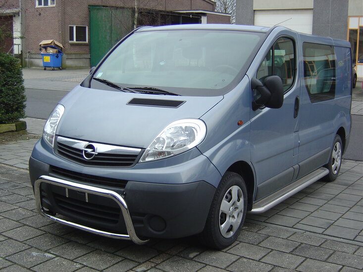 Nissan Primastar L2 sidebars 60 mm met RVS trede