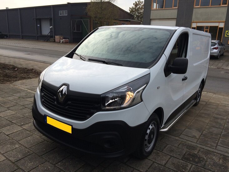 Nissan NV 300 L1 Sidebars buis 60 mm met RVS trede