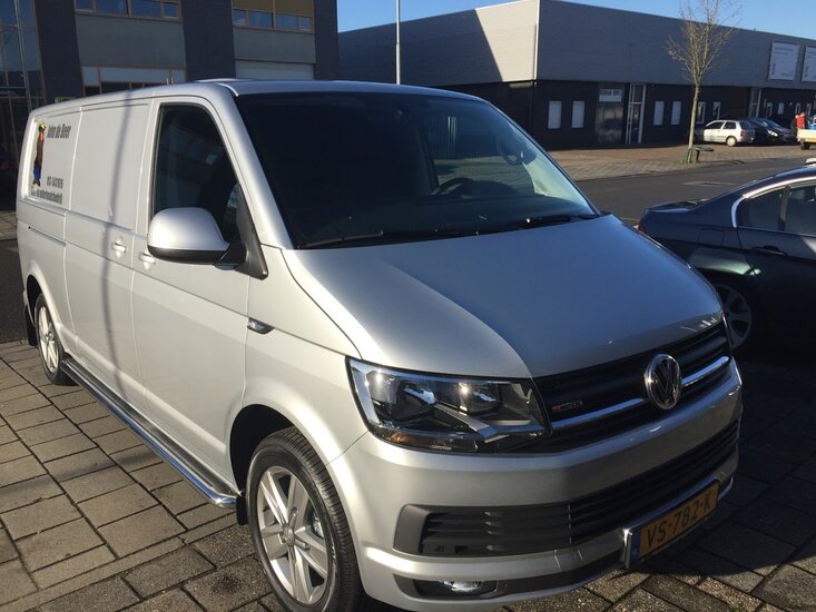 Volkswagen T6 L2 Sidebars buis 60 mm met RVS trede