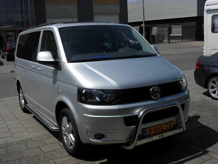 Volkswagen T5 / T5 GP L2 Sidebars buis 60 mm met RVS trede