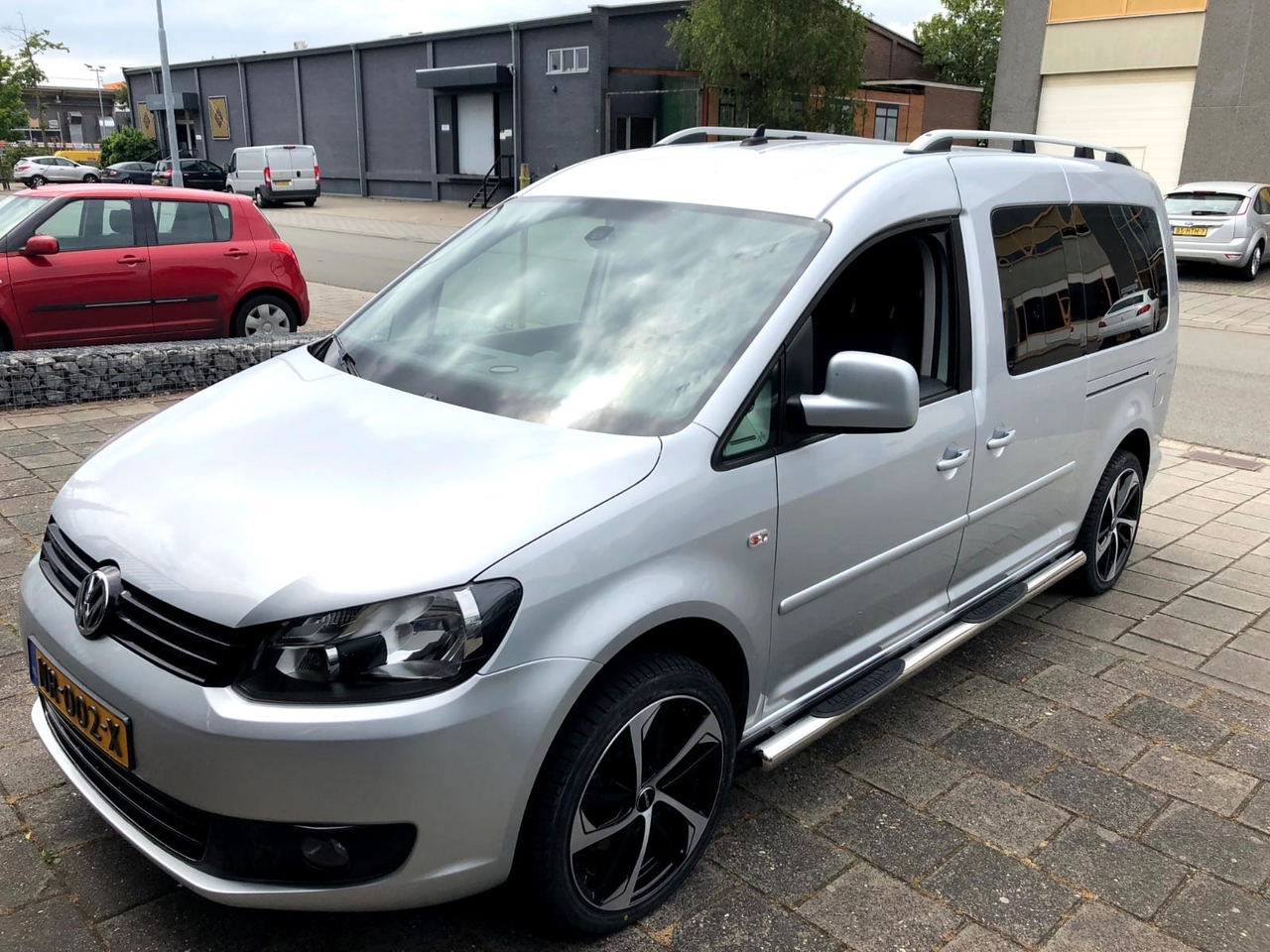 Volkswagen Caddy Maxi dakrails aluminium grijs