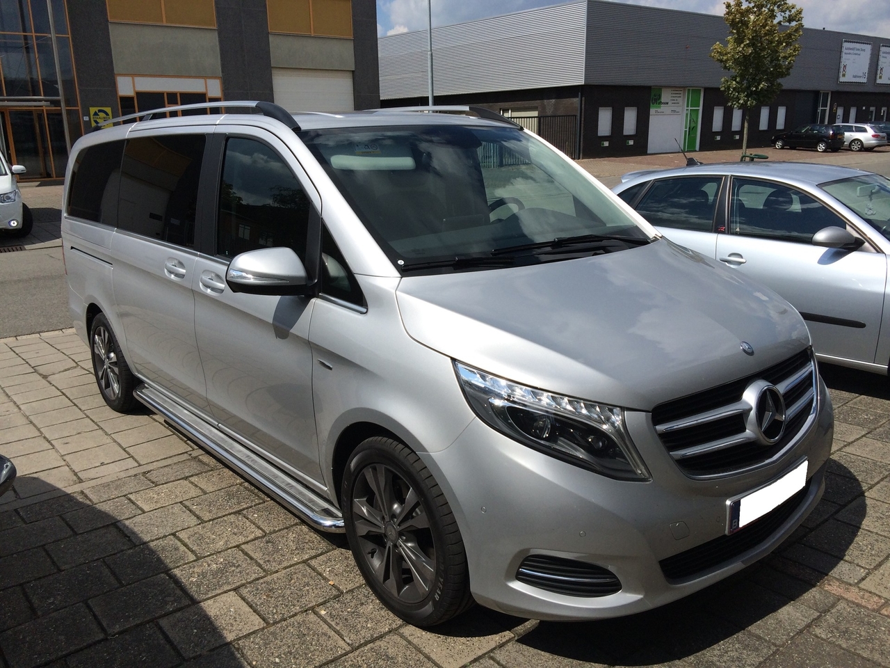 Mercedes Vito / V-klasse L1 / L2 ( 320 cm WB) sidebars 60 mm met RVS trede